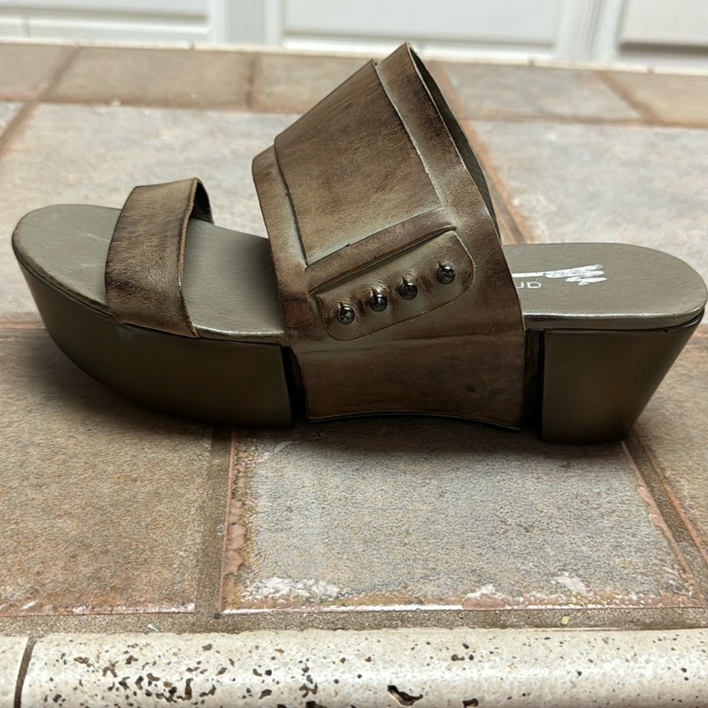 Antelope Wedges worn once